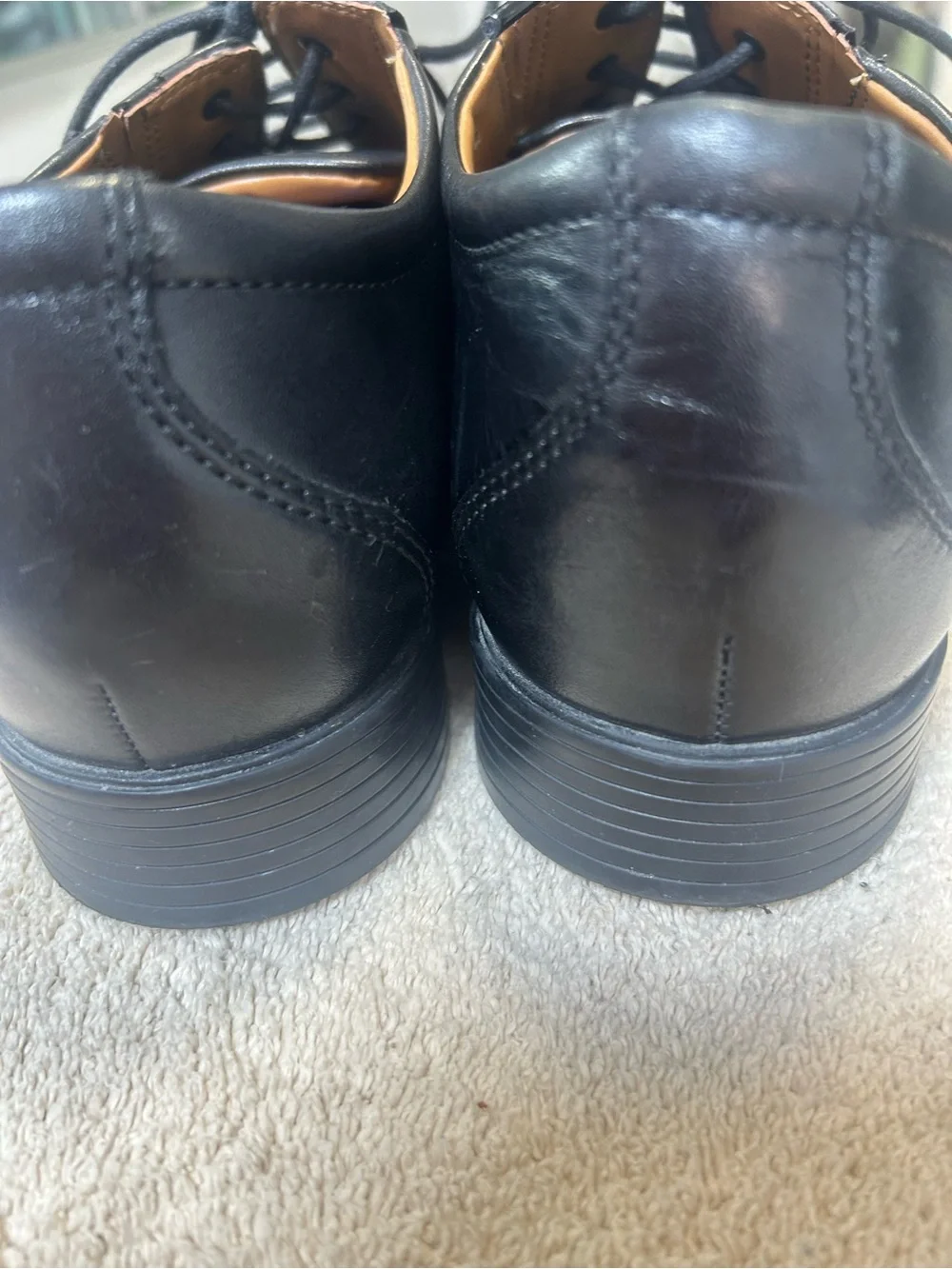 Clark’s Men’s WHIDDON Cap toe black leather oxfords. Size 9.5W very little wear
